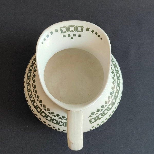 Pichet ancien en faience The collected past