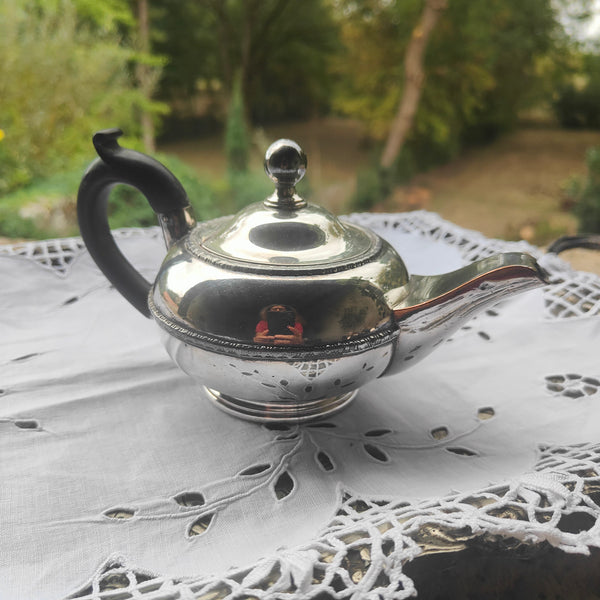 Ensemble à thé anglais en métal argenté