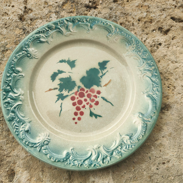 Série de 11 assiettes barbotine ancienne
