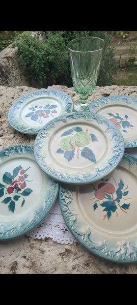 Série de 11 assiettes barbotine ancienne
