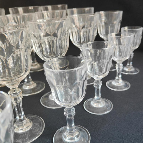 Verres_a_pied_the_collected_past
