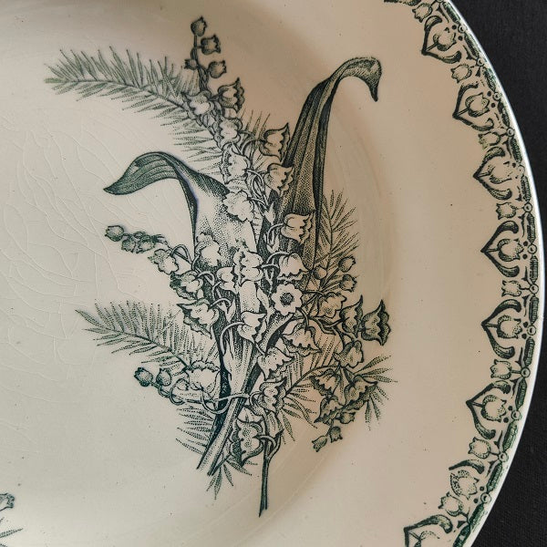 assiette_creuse_terre_de_fer_saint_amand_muguet_detail_the_collected_past