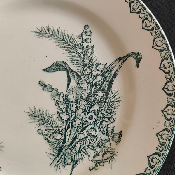 assiette_plate_terre_de_fer_saint_amand_muguet_detail_the_collected_past