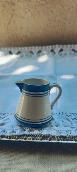 Série de pots à lait et crème Creil et Montereau