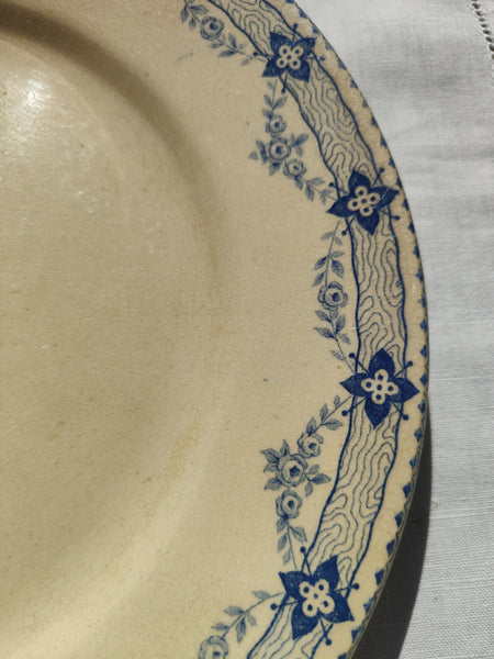 Assiette ancienne en terre de fer Choisy le Roi