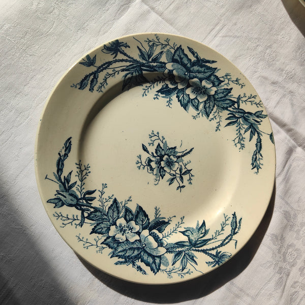Assiette ancienne en terre de fer HB&Cie