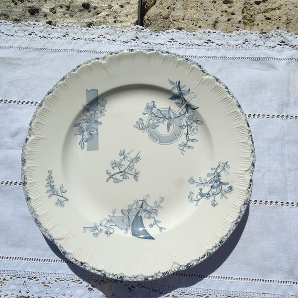 Assiette ancienne Choisy-le-Roi en terre de fer