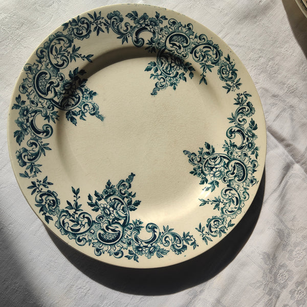 Assiette ancienne en terre de fer Choisy le Roi