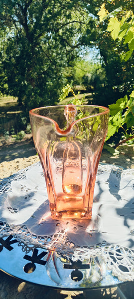 Pichet en verre rose