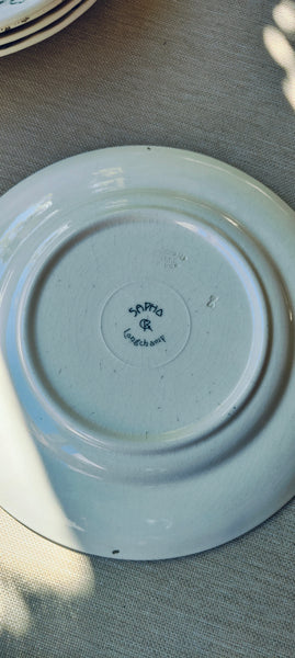 9 assiettes en terre de fer Longchamp