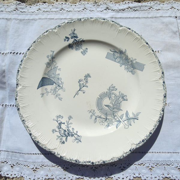 Assiette ancienne Choisy-le-Roi en terre de fer