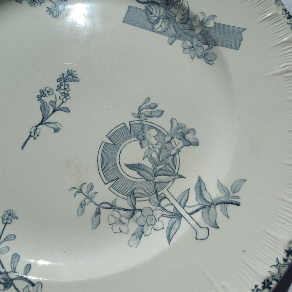 Assiette ancienne Choisy-le-Roi en terre de fer