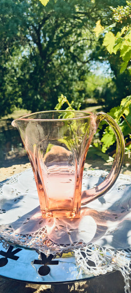 Pichet en verre rose