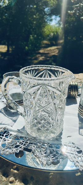 Pichet en verre taillé