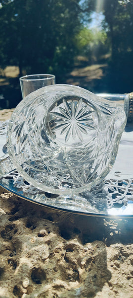 Pichet en verre taillé