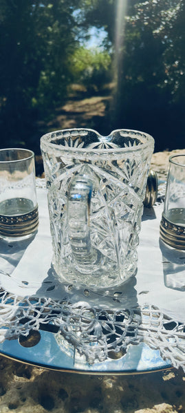 Pichet en verre taillé