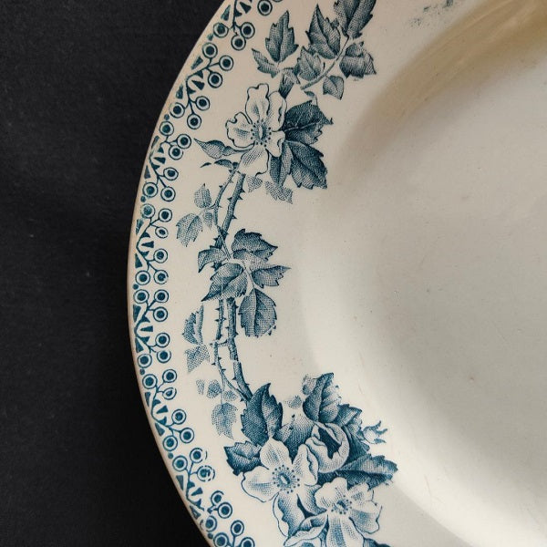 Creil_montereau_H_boulenger_guadeloupe_plat_detail_the_collected_past