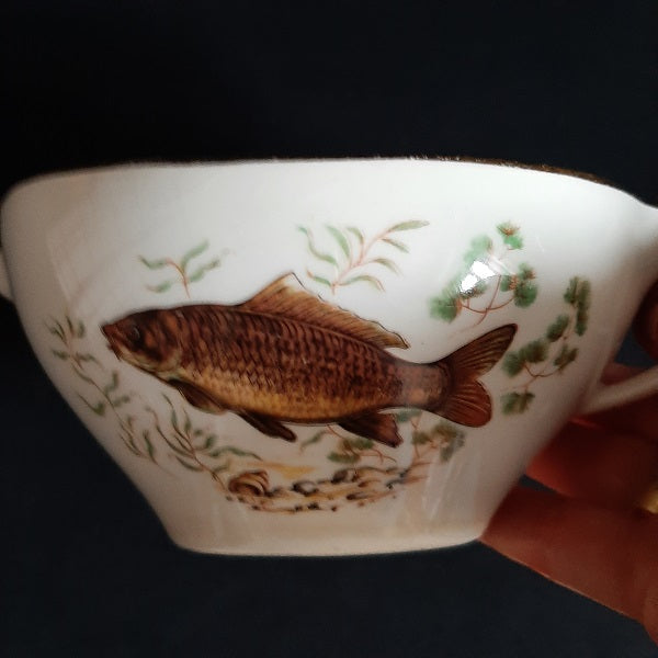 Sauciere-porcelaine-gien-poisson-eau-douce-the-collected-past