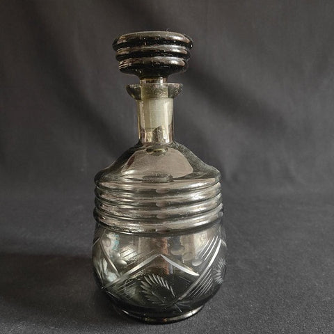 carafe_ancienne_verre_fume_grave_the_collected_past
